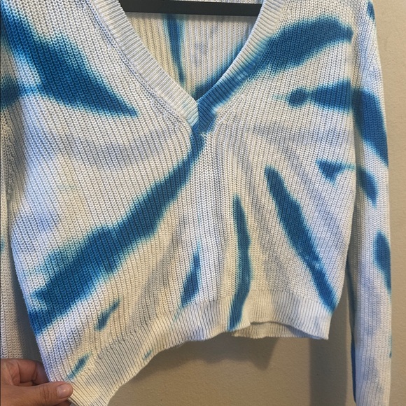 dh NEW YORK Blue and White Sweater - Picture 4 of 5